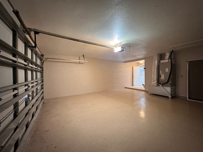Building Photo - Fully Renovated Palm Harbor Home