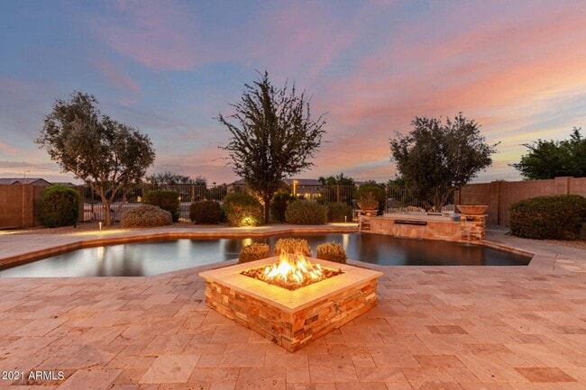 Building Photo - Eagle Glen Cul-de-sac Beauty