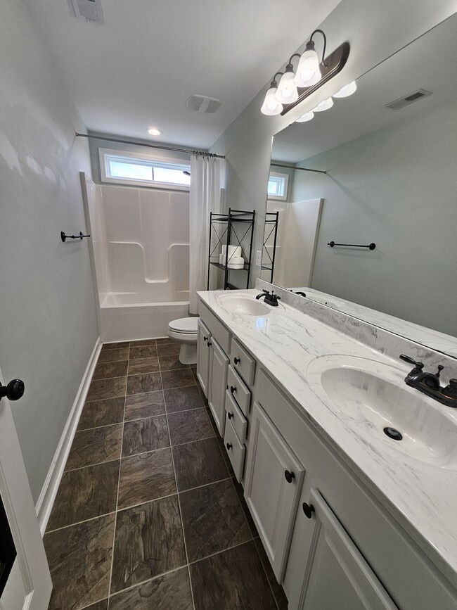 Building Photo - 105 Pinehurst Ln