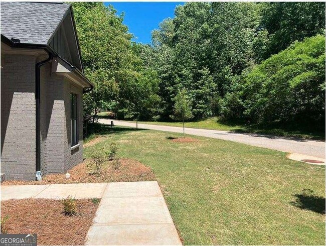 Building Photo - 370 Ansley Dr