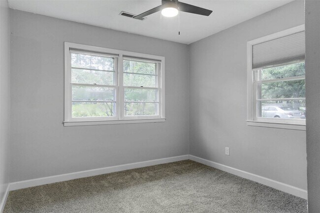 Building Photo - 221 Forest Cir