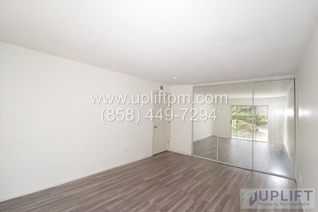 Building Photo - FIRST MONTH FREE! Two bedroom 1 bath Apart...