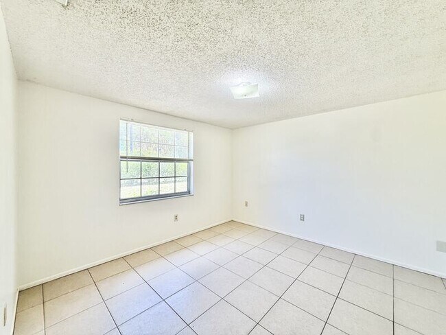 Building Photo - 7071 Bee Ridge Rd