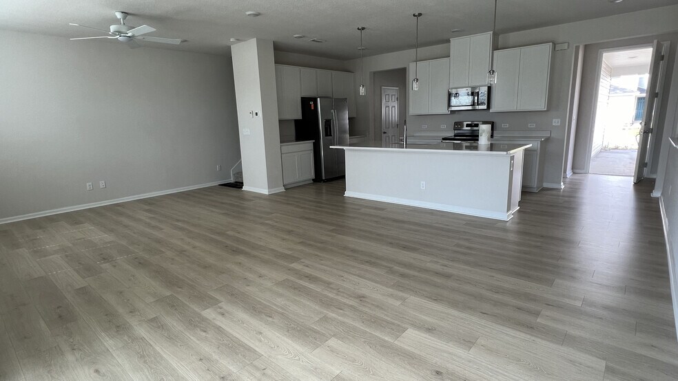 Building Photo - 6891 Mirage St