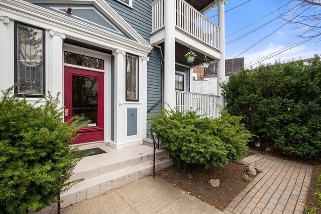Building Photo - 10 Bowdoin St