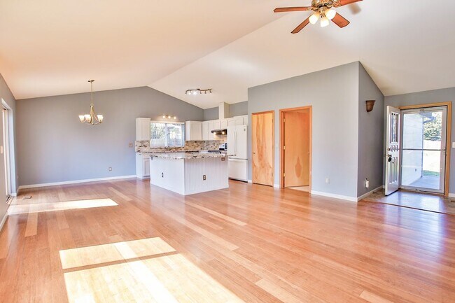 Building Photo - Lovely Home located in Oak Harbor and Ready for a New Tenant!