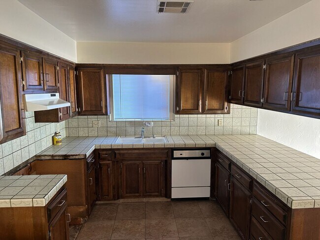 Building Photo - 2902 S University St