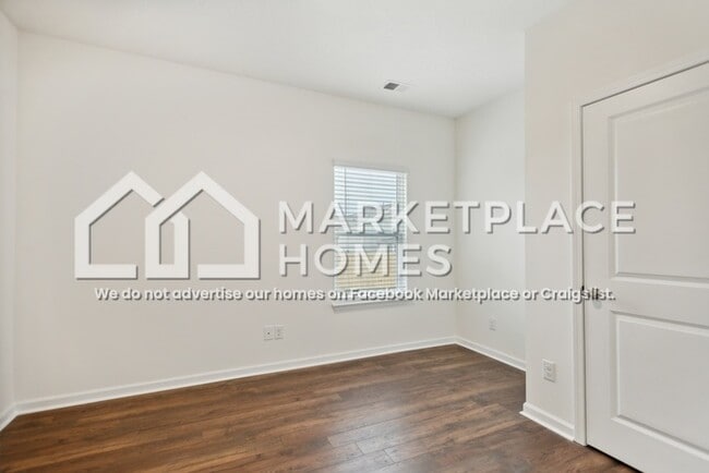 Building Photo - 1161 Ridge Parke