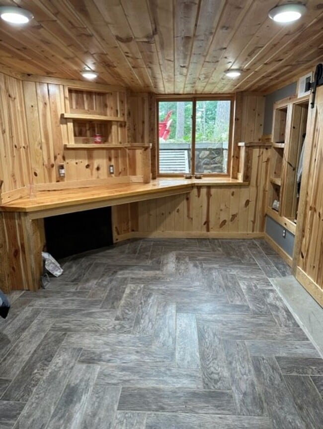 Building Photo - East Twin Lake Home - 3 BR, 2 Bath Single ...