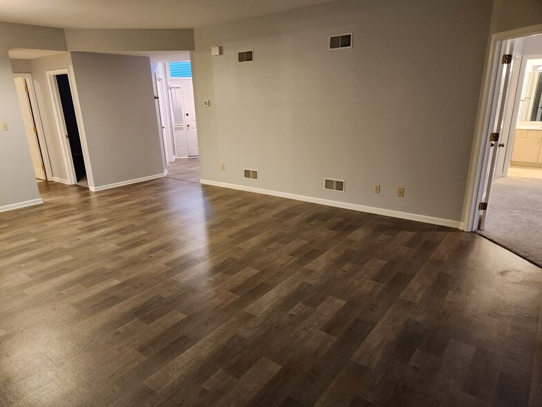 Building Photo - 184 Crescent Dr