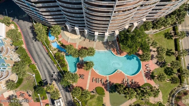 Building Photo - 2228 Beach Dr