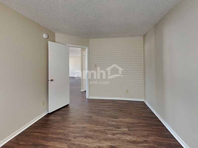 Building Photo - 6797 W Raleigh Dr