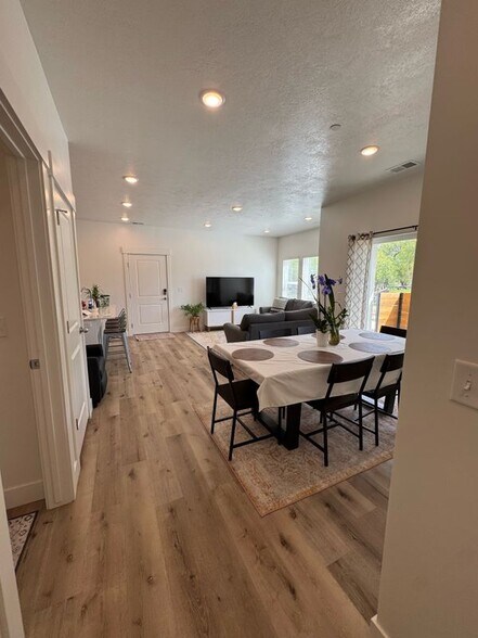 Building Photo - 3120 S 200 W