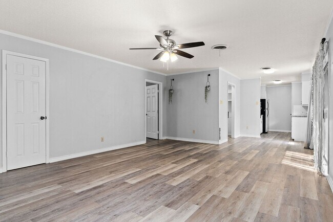 Building Photo - $500 off first months rent