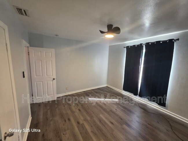 Building Photo - 1425 40th St S