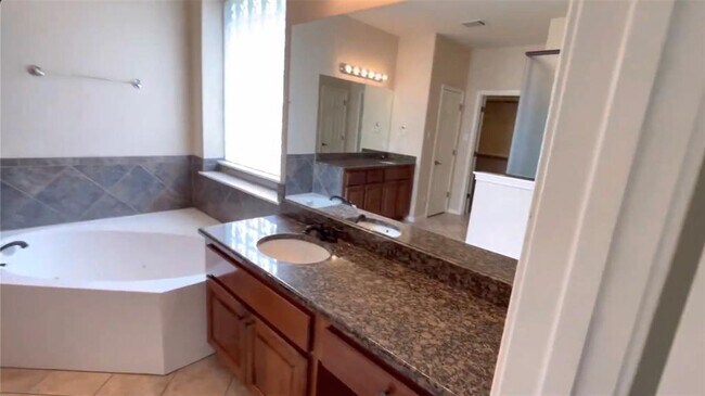 Building Photo - 10036 Lisi Anne Dr