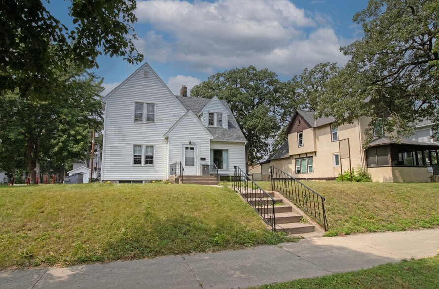 Primary Photo - 815 5th Ave S