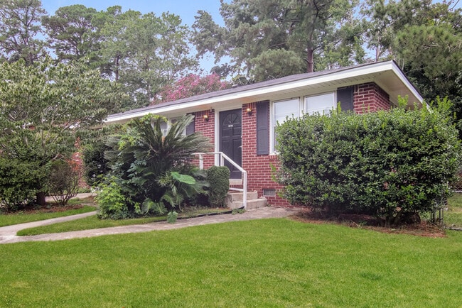 Building Photo - 1527 Tall Pines Cir