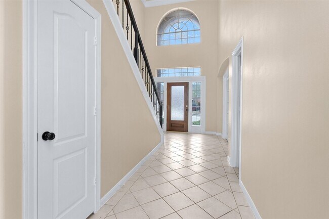 Building Photo - 1010 Maple Run Dr