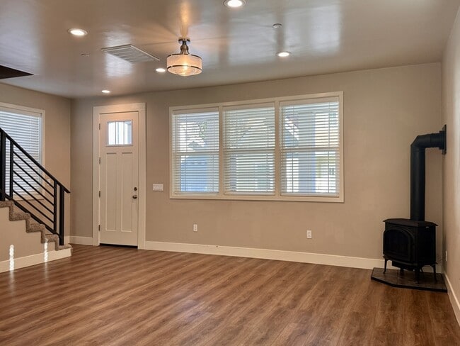 Building Photo - 230 Pello Ln