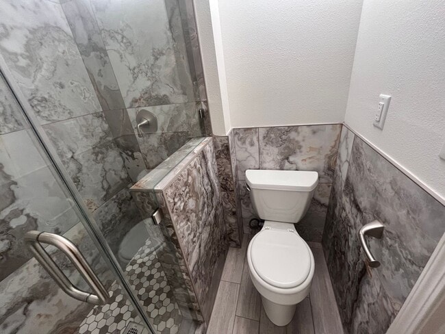 Building Photo - Bright and Spacious 3-Bedroom Home in the Heart of South Davis