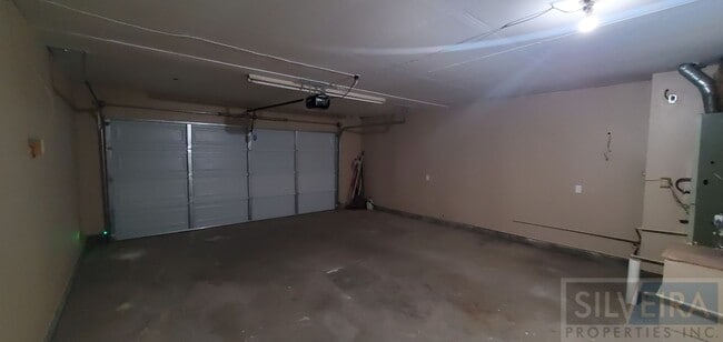 Building Photo - Three Bedroom Home In Santa Maria! Month to Month Tenancy