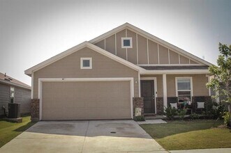 Building Photo - 5840 Cherry Holw Wy