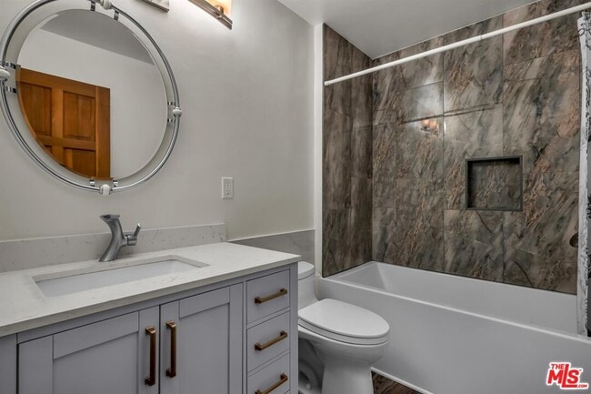 Building Photo - 535 Crater Camp Dr