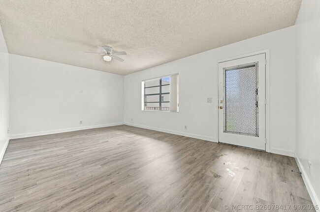Building Photo - 809 Flanders Q