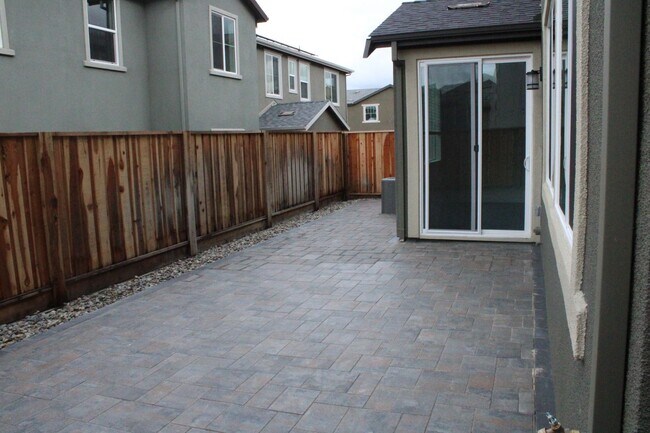 Building Photo - ***PENDING*** 4 Bedroom / 3 Bath House with Solar in San Marco Community-Close to Bart!