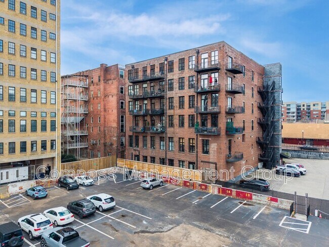 Building Photo - 220 W Jackson Ave