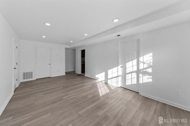 Building Photo - 125 College Dr