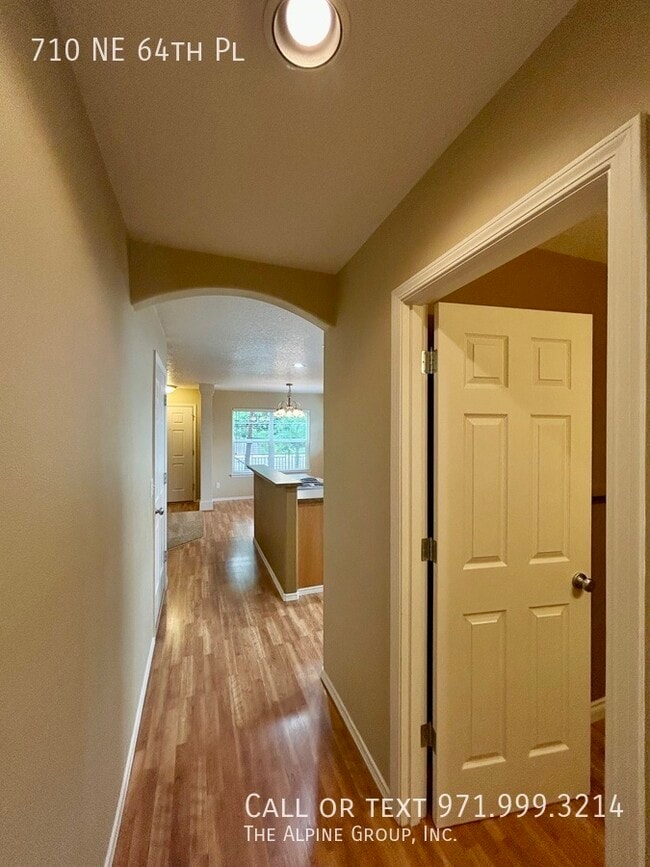 Building Photo - 710 NE 64th Pl