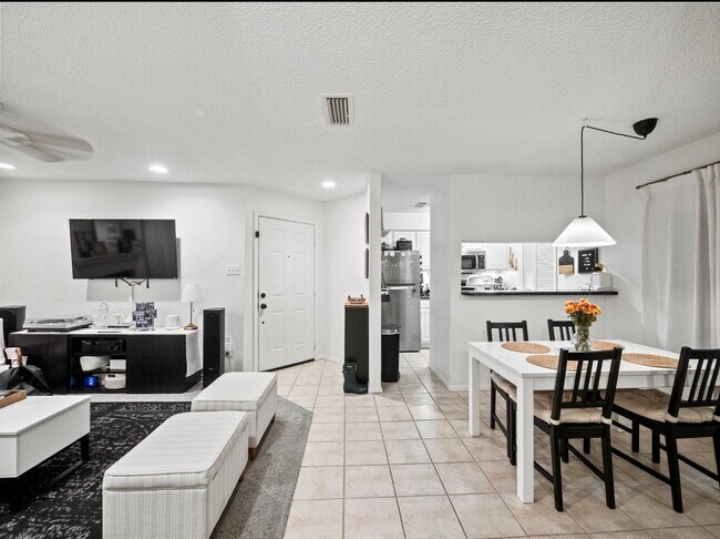 Building Photo - 1909 Chasewood Cir