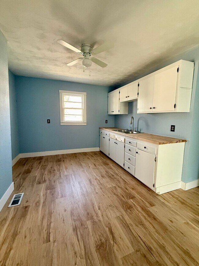 Building Photo - Single Family Home