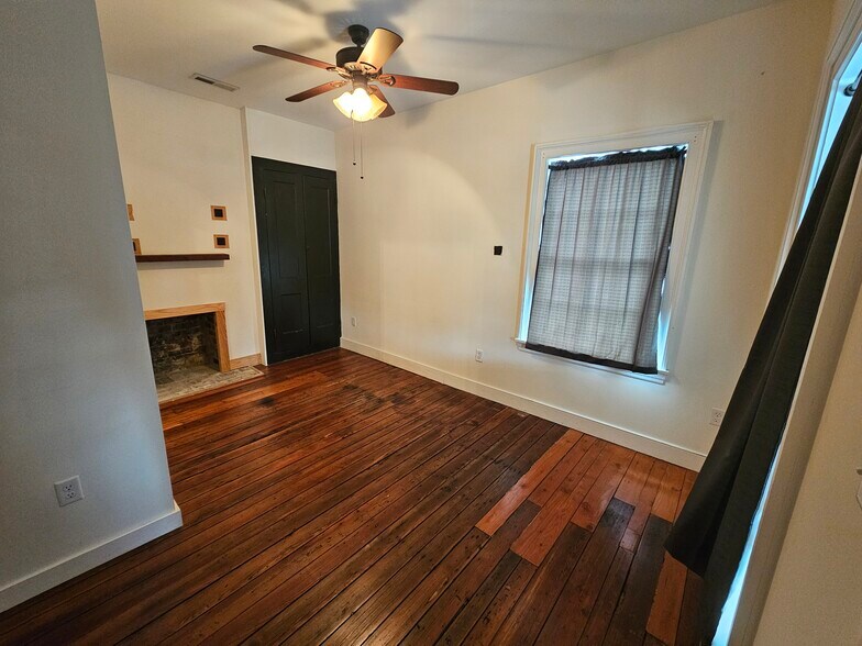 Building Photo - 308 E Leigh St