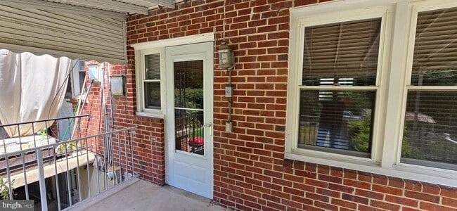 Building Photo - 1817 Darrich Dr