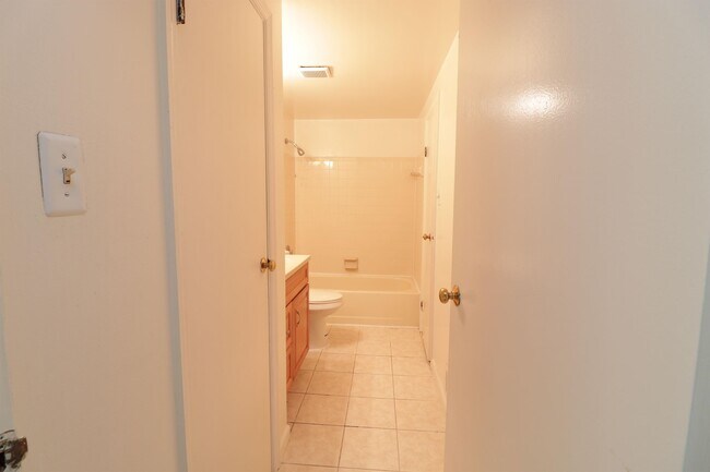 Building Photo - 229 Red Jade Dr