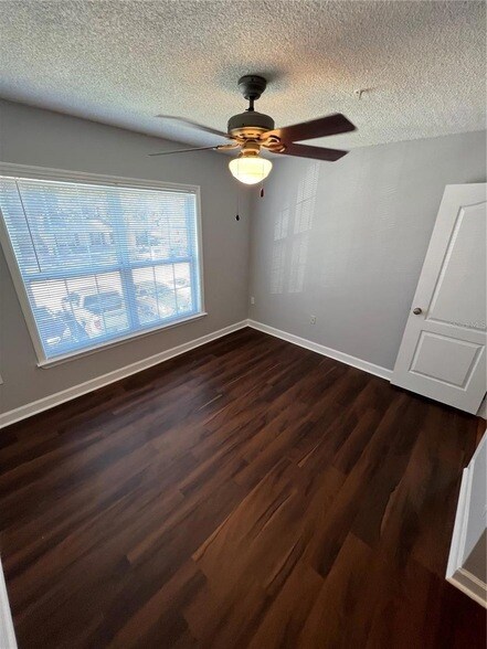 Building Photo - 2035 Dixie Belle Dr