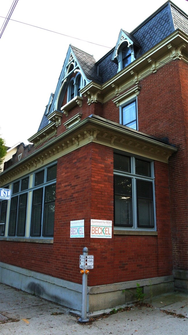 Building Photo - 534 Walnut St