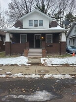 Building Photo - 1012 W Armstrong Ave