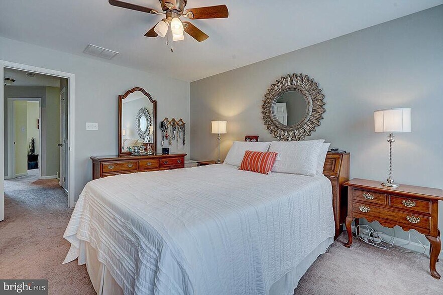 Building Photo - 476 N Palace Dr