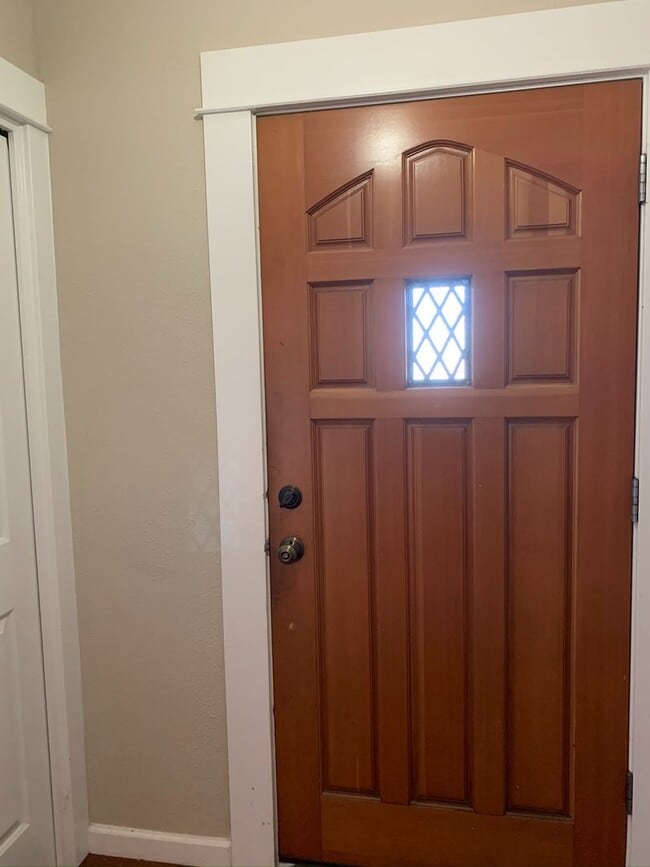 Building Photo - Large Four Bedroom House in Newberg