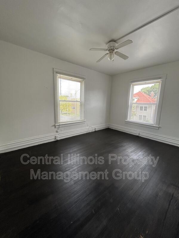 Building Photo - 403 E Monroe St