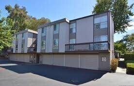 Building Photo - Great 2 bed, 1.5 Bath Condo with Garage in...