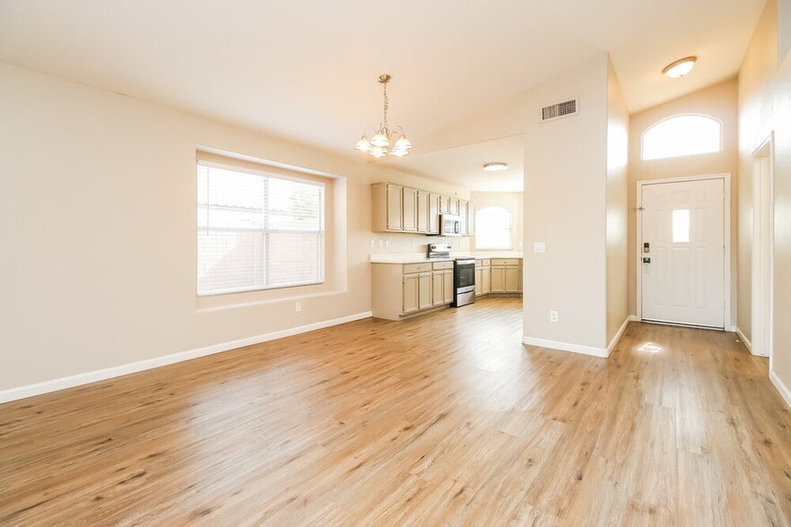 Building Photo - 2044 S Avoca Cir