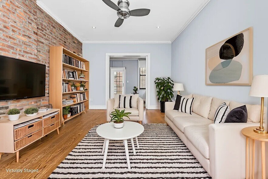 Primary Photo - 212 E 29th St