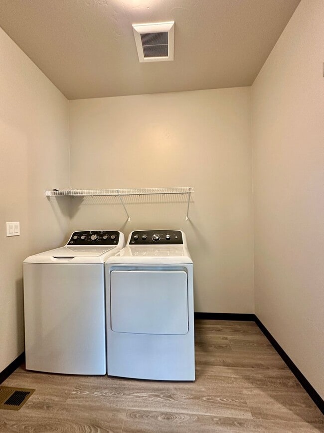 Building Photo - Newly Built 4-Bedroom Home | Chef’s Kitche...