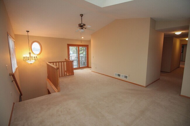 Building Photo - Lake Minnetonka Lakeshore!!