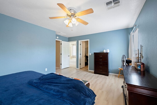 Building Photo - 5840 E Tercel Dr